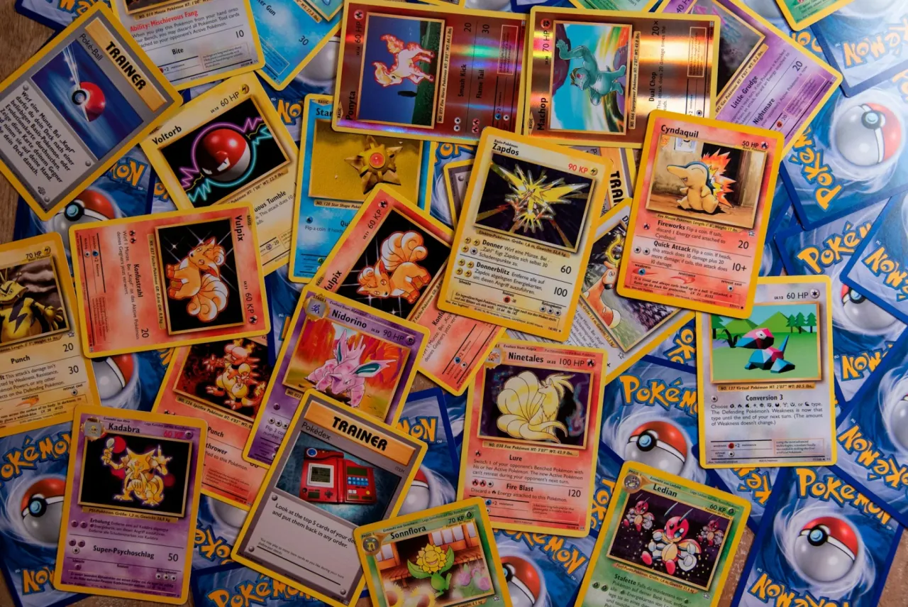 Image de l'articleComment ouvrir un booster Pokémon sans abîmer vos cartes rares