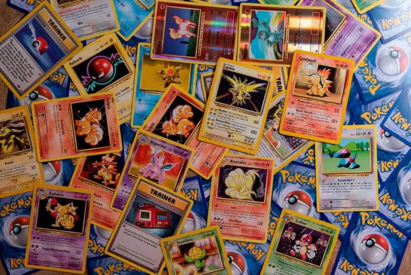 Image Comment ouvrir un booster Pokémon sans abîmer vos cartes rares
