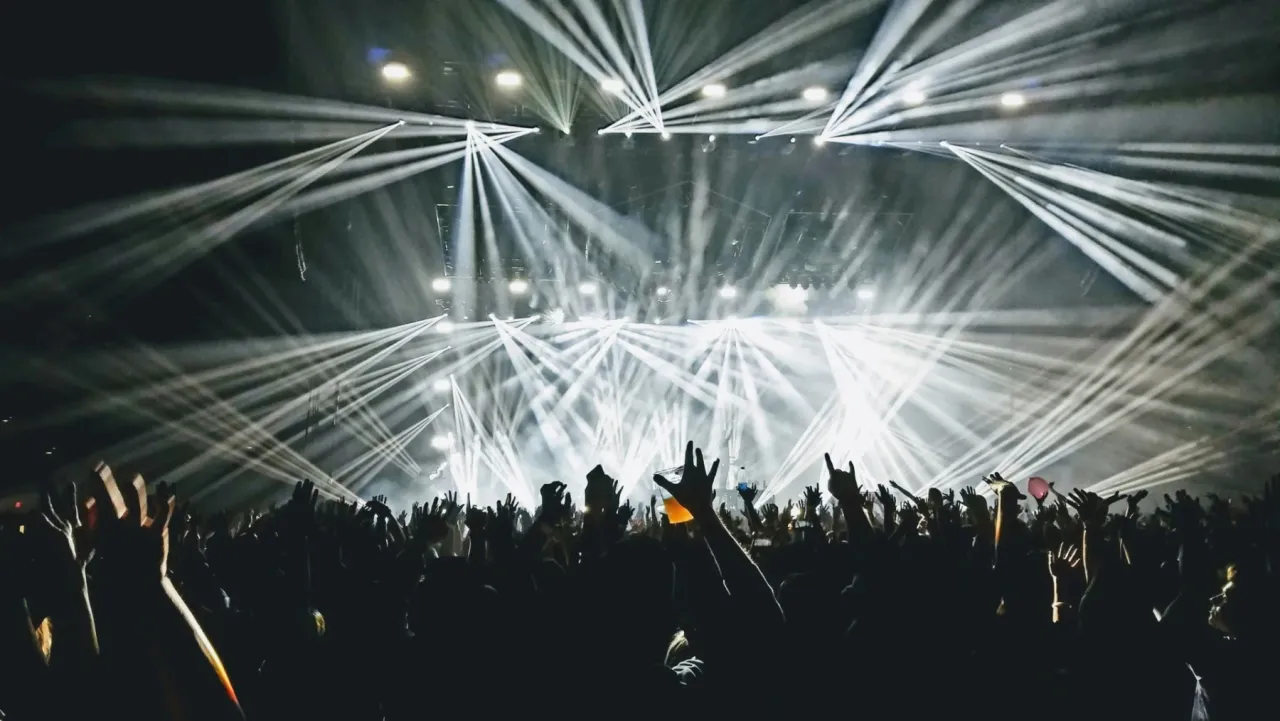 Image de l'article Jul au Stade de France : le concert qui va faire vibrer la France et l'Europe au cinéma