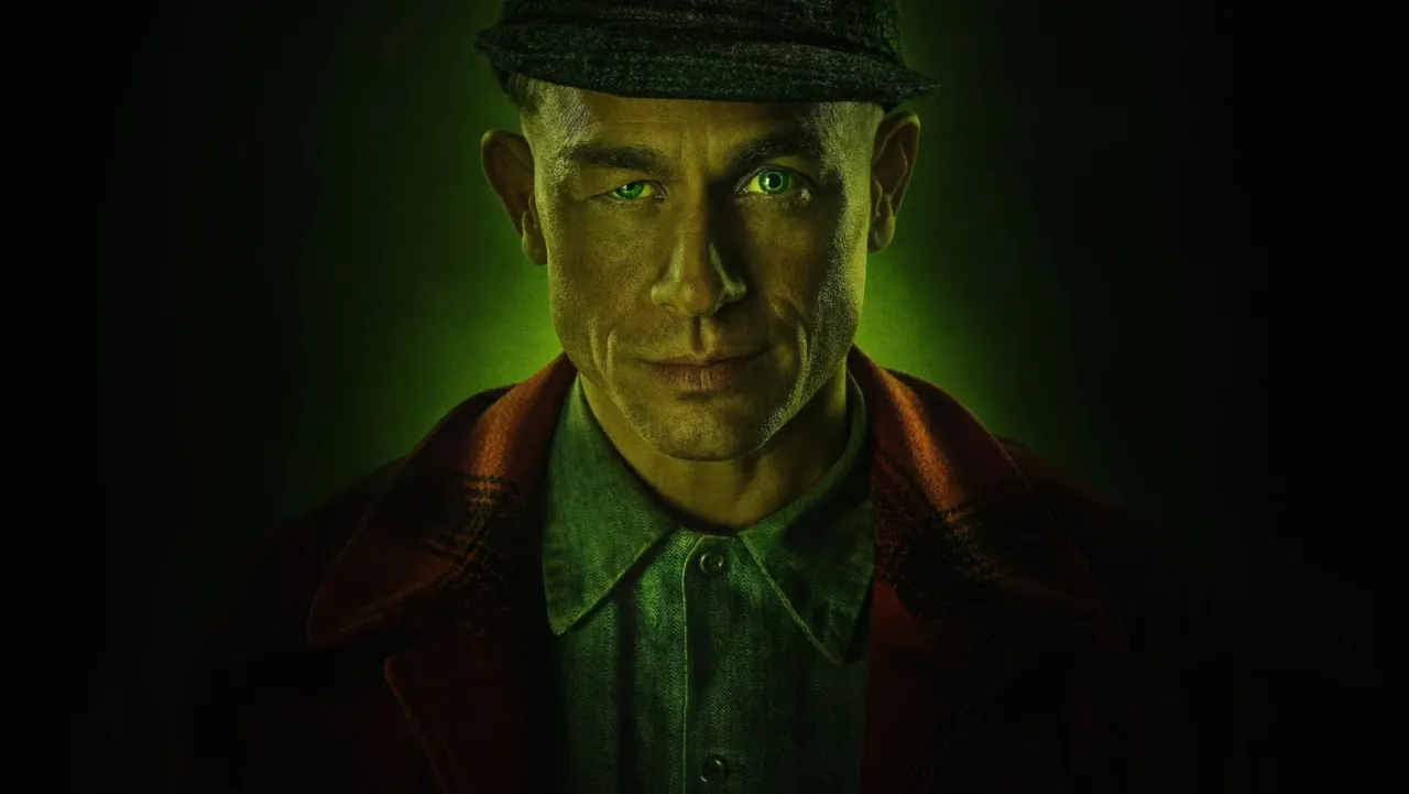 Image de l'article Monster sur Ed Gein : Charlie Hunnam est le tueur qui a inspiré Psychose dans la nouvelle série Netflix