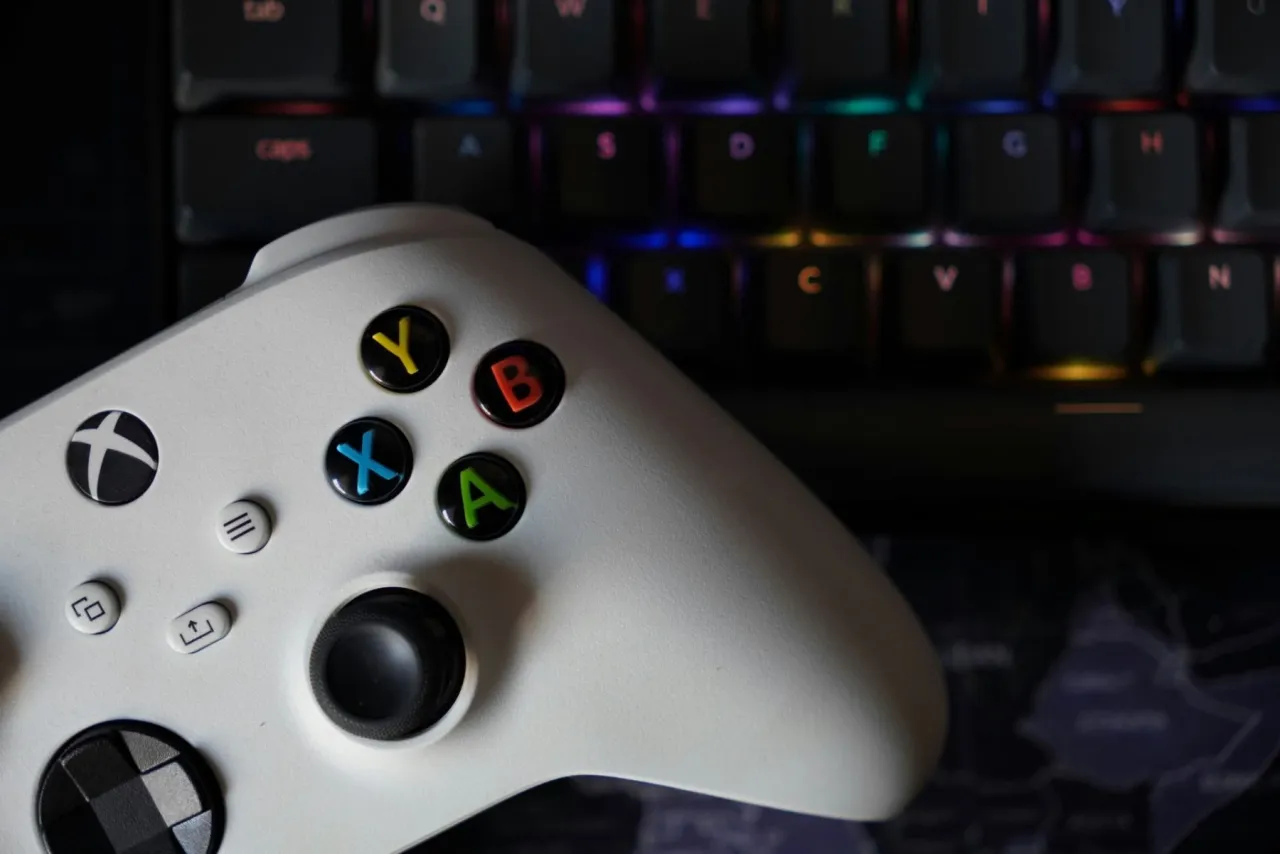 Image de l'articleMicrosoft et SK Hynix : L'accord exclusif qui contourne la pénurie de RAM