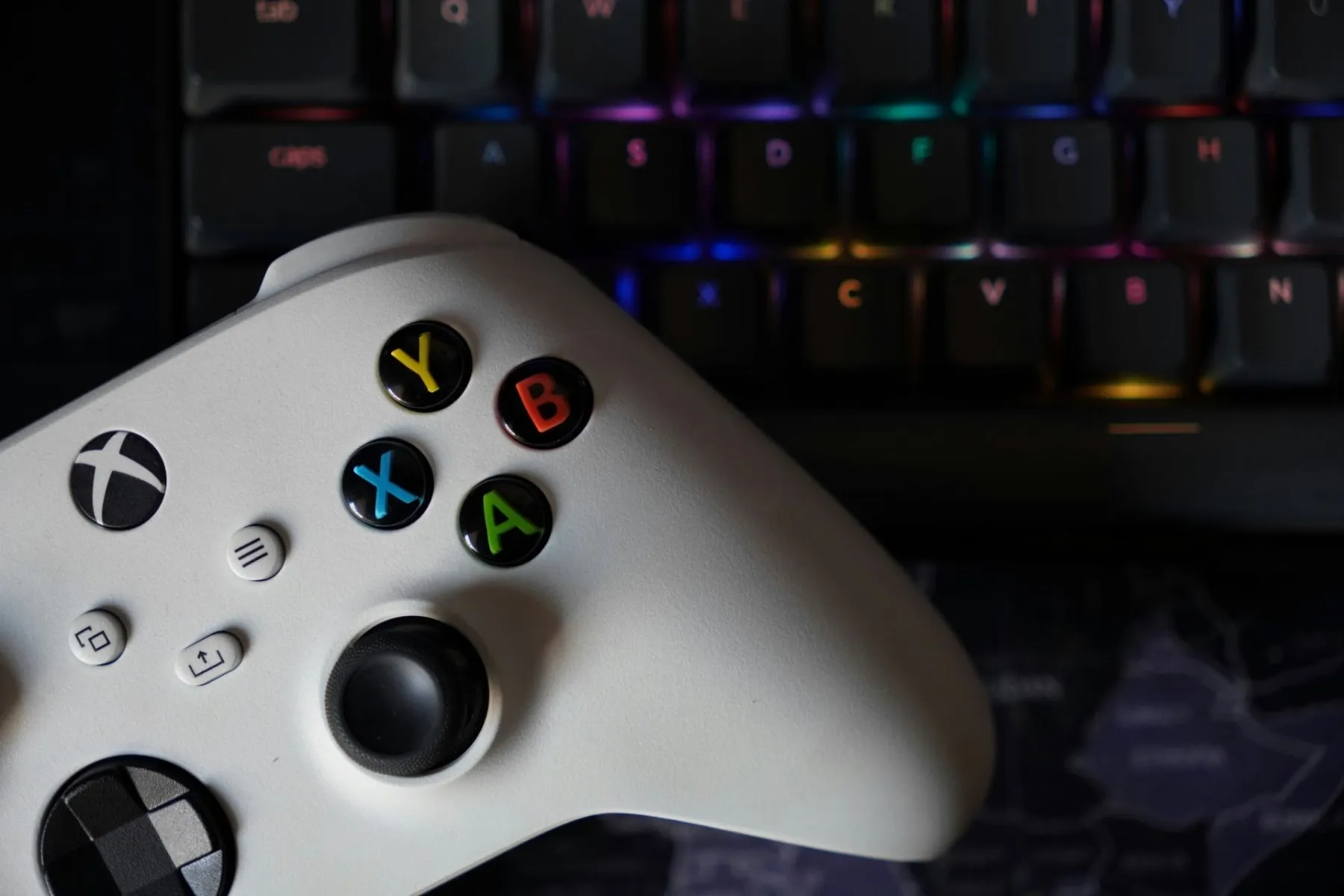 Image de l'article Microsoft et SK Hynix : L'accord exclusif qui contourne la pénurie de RAM
