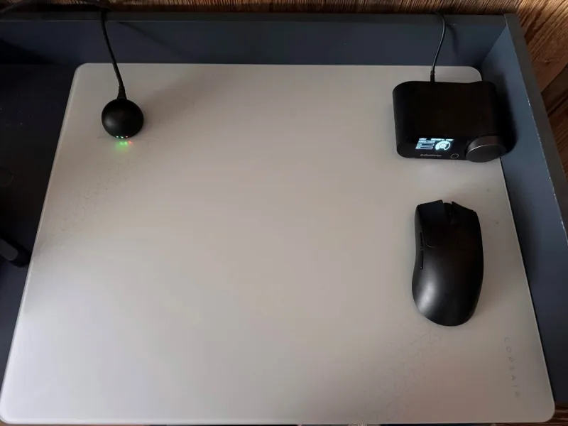 Image du test écrit Test complet : Corsair MM Glass Large, la révolution vitreuse sous la souris