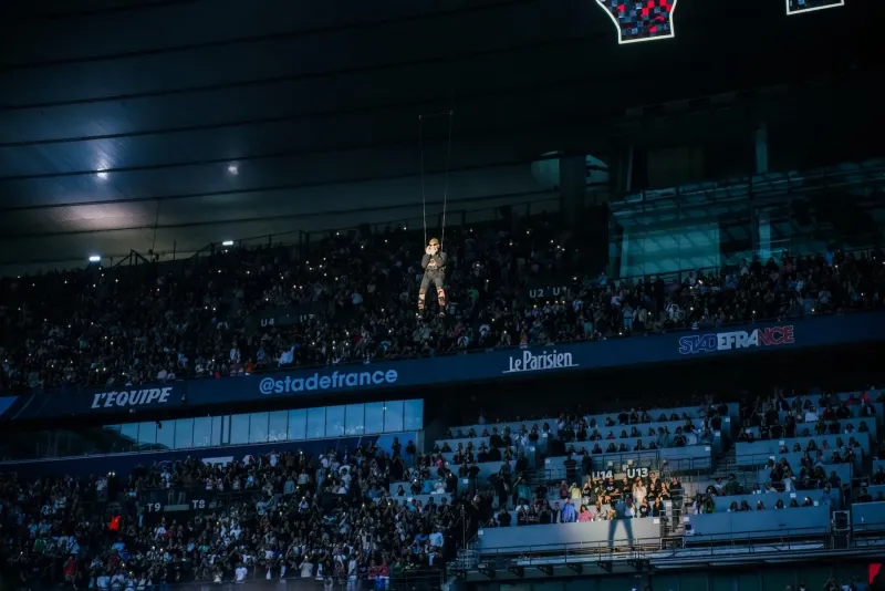 Image Jul au Stade de France : le rappeur annonce un record historique avec 100.000 spectateurs