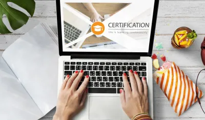 Image de l'article Bachelor ou Mastère informatique : quel parcours choisir à Paris ?