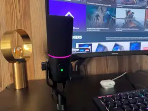 Image du test de jeu vidéo Razer Seiren V3 Pro : le micro gaming qui voit plus grand