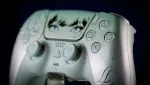 Image de l'article Lisa x PlayStation dévoile une manette DualSense en édition limitée et une collection exclusive