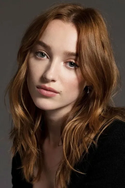 Image de l'acteur Phoebe Dynevor Nature prédatrice