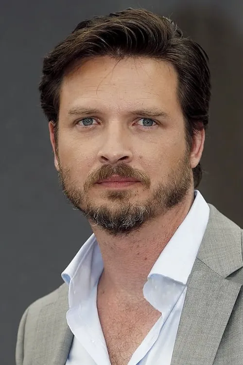 Image de l'acteur Aden Young