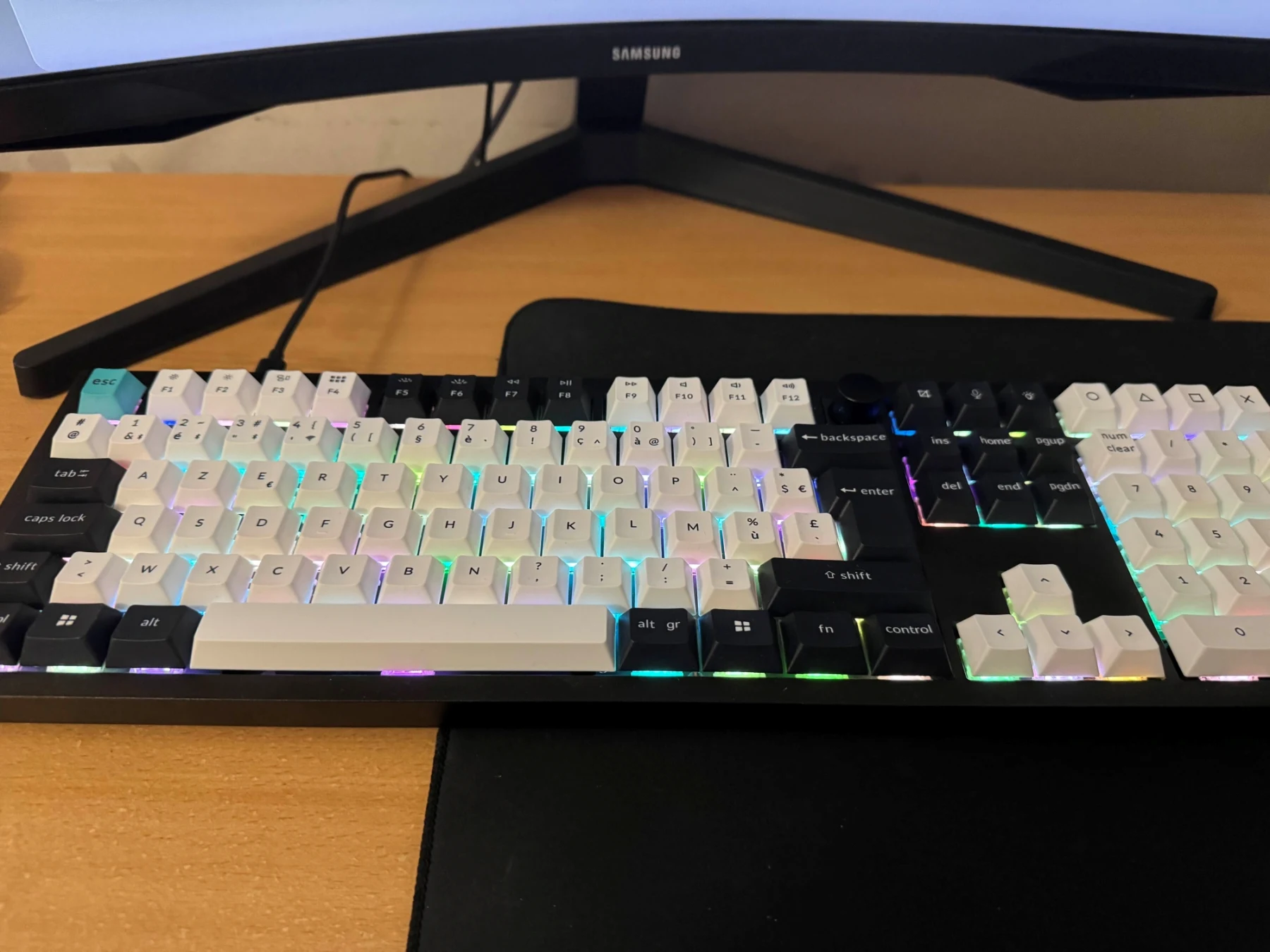 KeychronQ6 Max Photo du KeychronQ6 Max sur le bureau