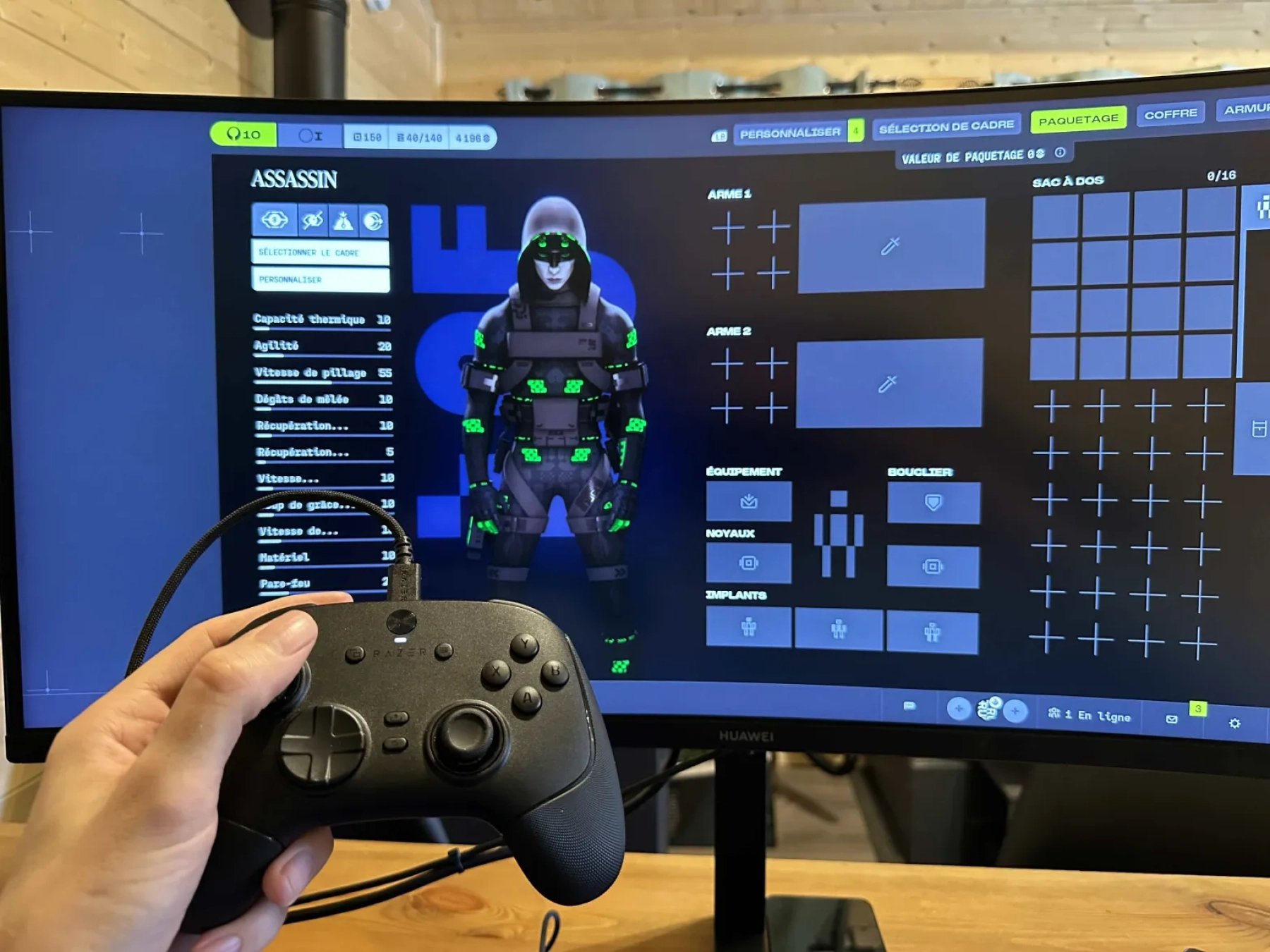 Manette Razer devant Marathon