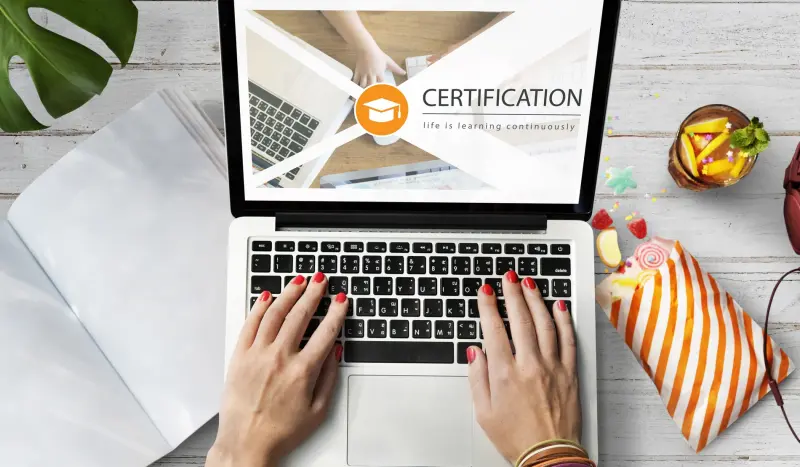 Image Bachelor ou Mastère informatique : quel parcours choisir à Paris ?