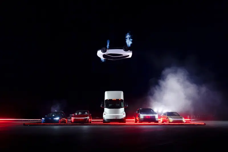 Image de l'article La Tesla Roadster Rocket décolle et réalise des acrobaties avec ses propulseurs SpaceX