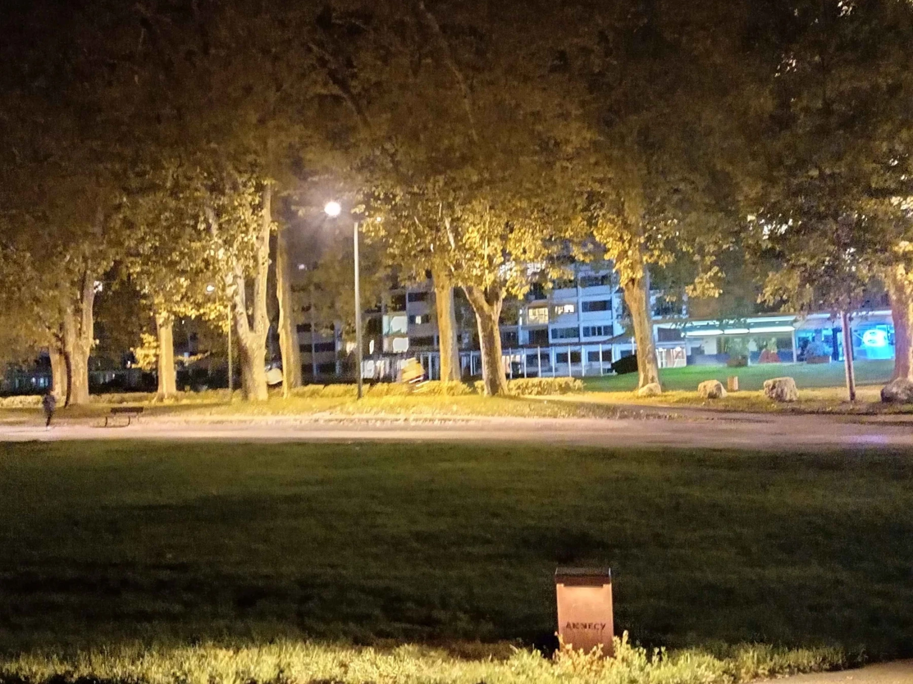 Photo de nuit avec le SPC Discovery 3 Pro Photo de nuit prise par le SPC Discovery 3 Pro