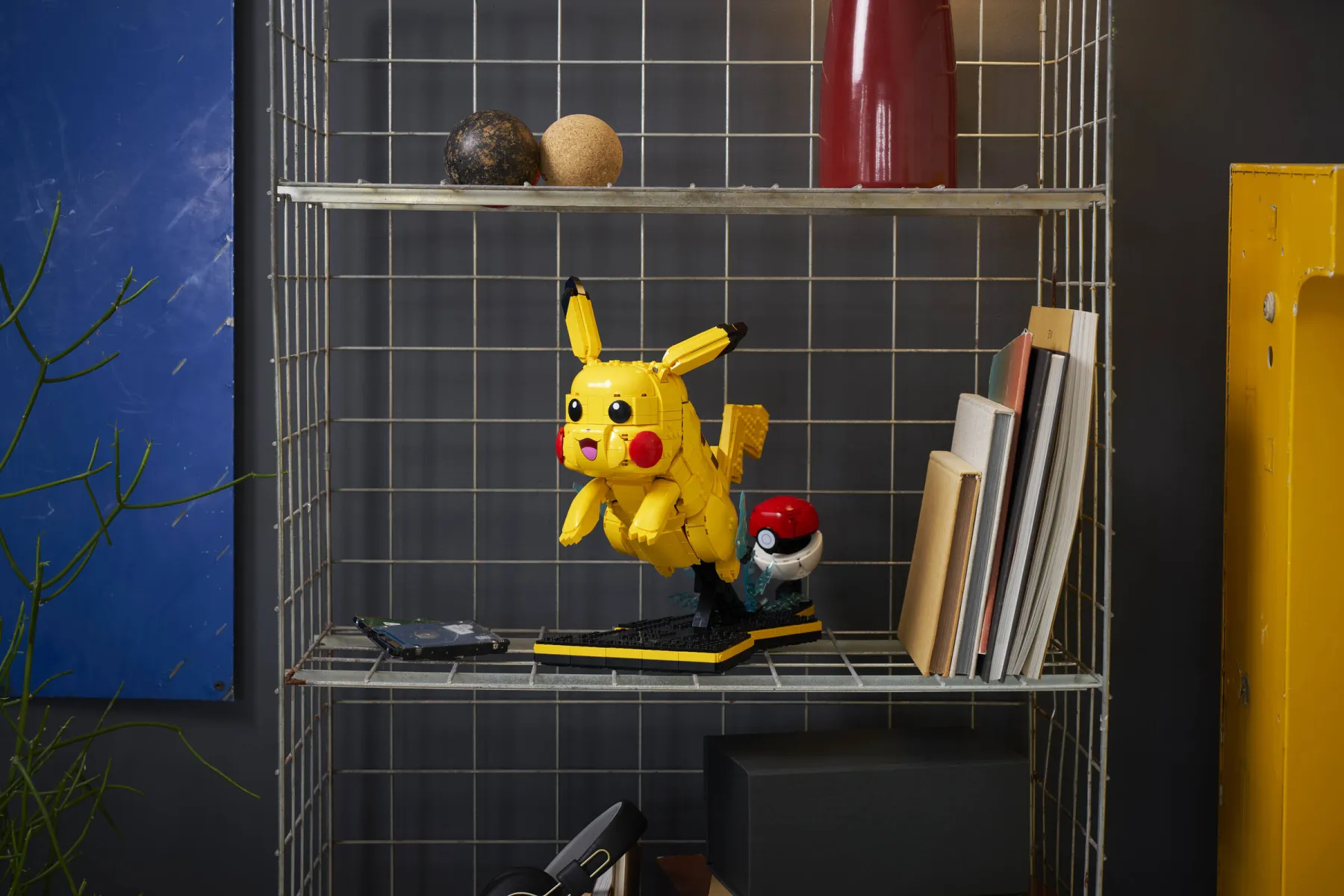 Pikachu et Poké Ball
