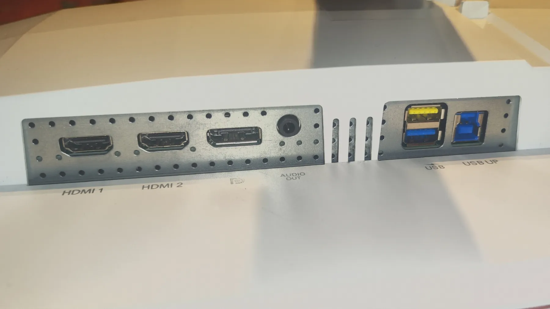 Philips Evnia 27M2N6501L - Connectique Philips Evnia 27M2N6501L - Connectique