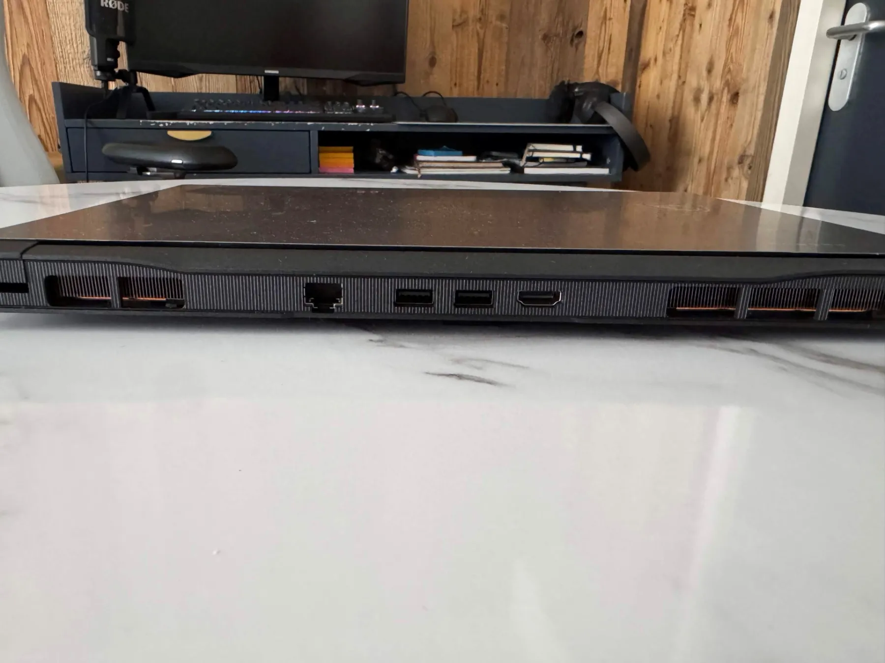 MSI Cyborg 15 Max C2WG MSI Cyborg 15 Max C2WG