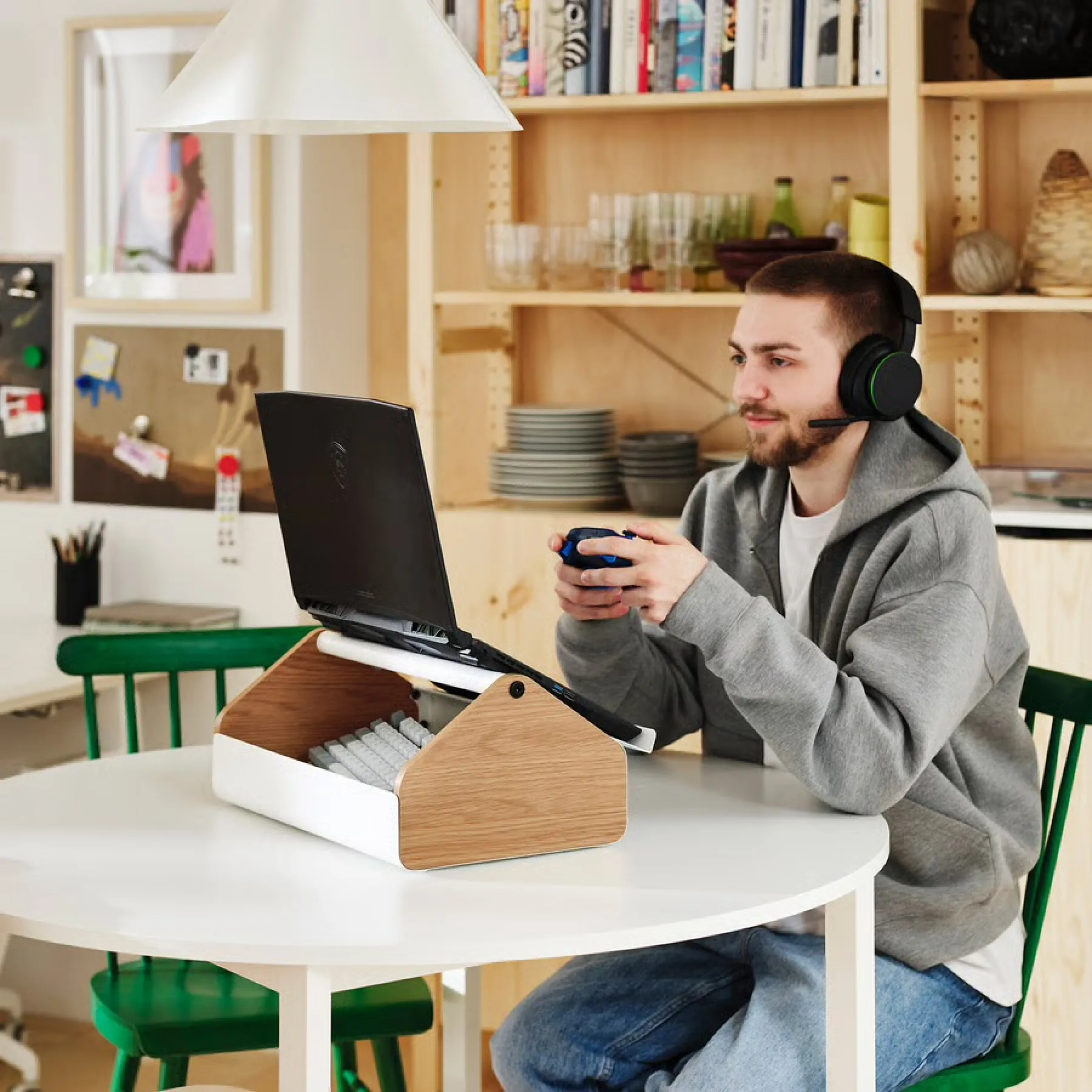 IKEA x XBOX - Support ordinateur de jeu avec rangement IKEA x XBOX - Support ordinateur de jeu avec rangement