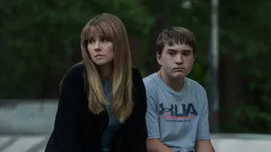 Les gens n'ont l'air normaux que quand on les regarde de loin